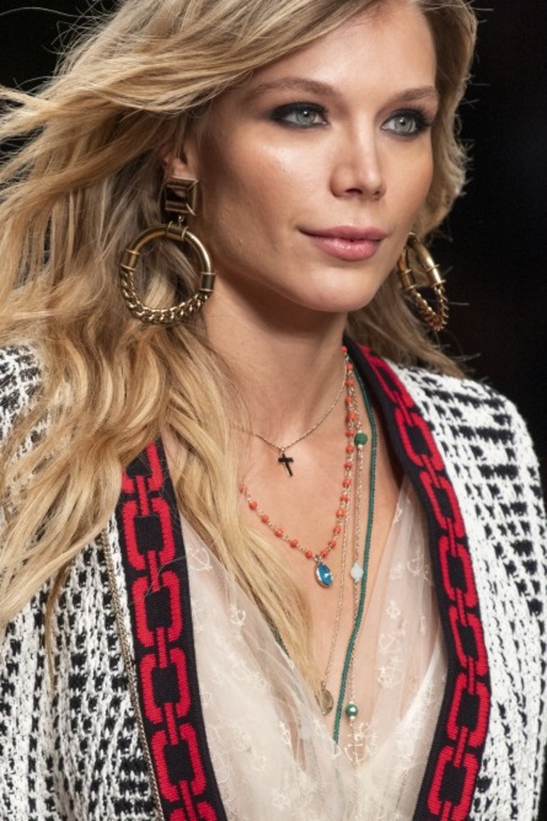 سافري الى عالم الرحلات البحرية مع مجموعة Elisabetta Franchi لربيع وصيف 2020