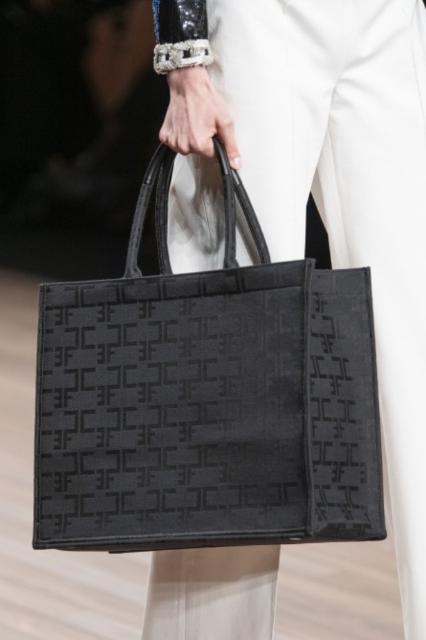 سافري الى عالم الرحلات البحرية مع مجموعة Elisabetta Franchi لربيع وصيف 2020