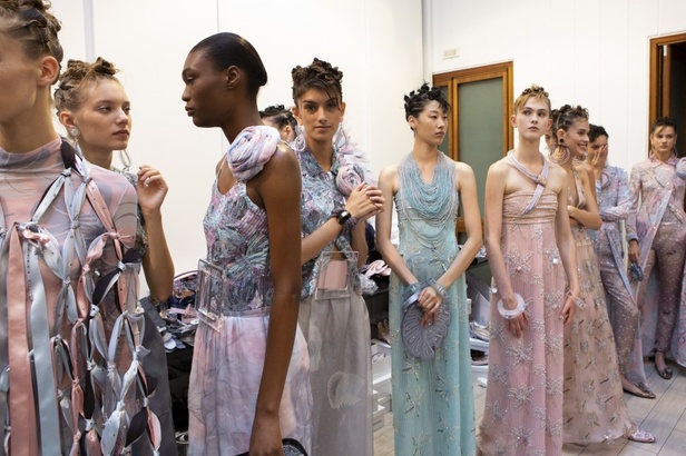 اسبوع الموضة في ميلان 2019 مجموعة GIORGIO ARMANI لربيع وصيف 2020