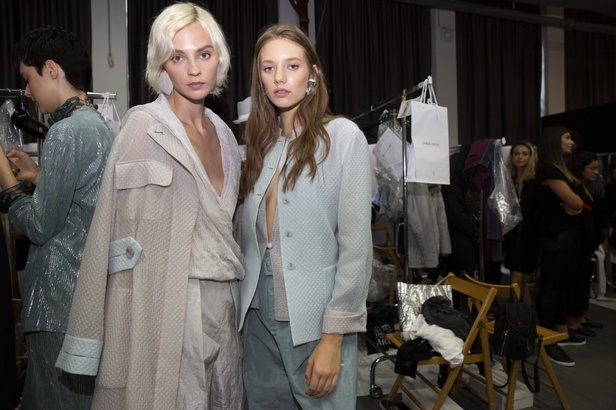 اسبوع الموضة في ميلان 2019 عرض أزياء Emporio Armani لربيع وصيف 2020 من ميلان