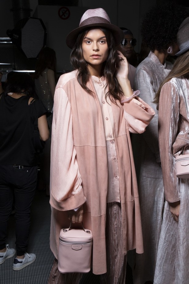 اسبوع الموضة في ميلان 2019 عرض أزياء Emporio Armani لربيع وصيف 2020 من ميلان