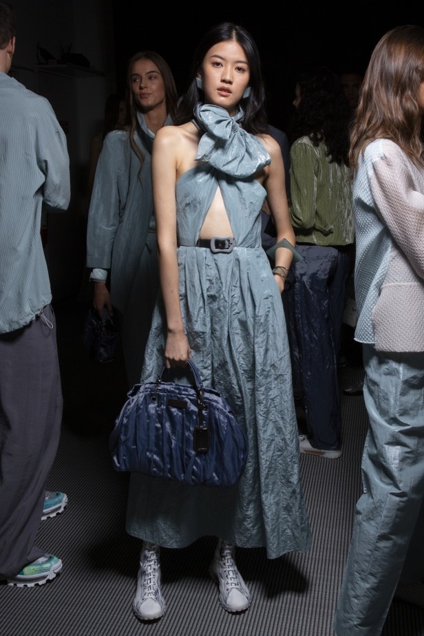 اسبوع الموضة في ميلان 2019 عرض أزياء Emporio Armani لربيع وصيف 2020 من ميلان