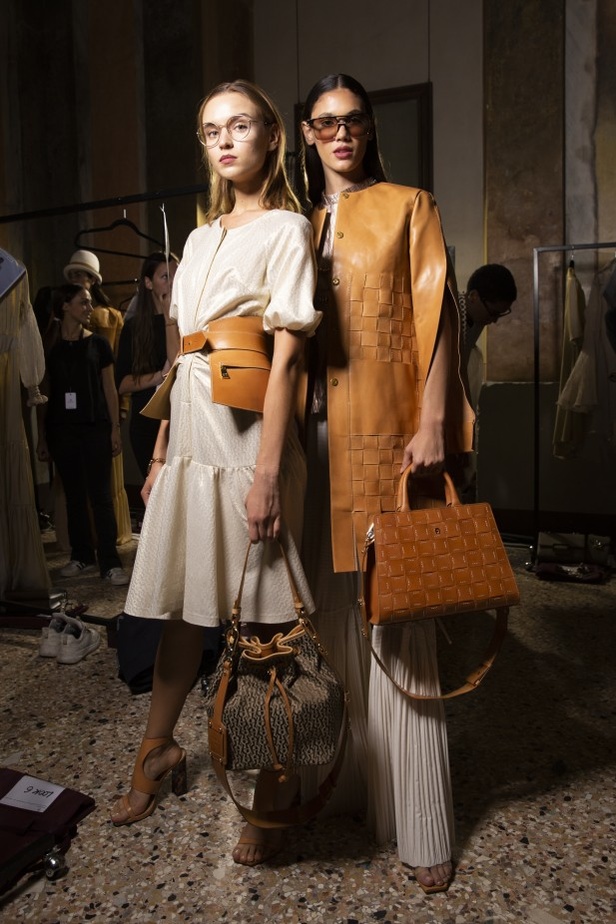 اسبوع الموضة في ميلان 2019 أزياء AIGNER الفاخرة لربيع وصيف 2020