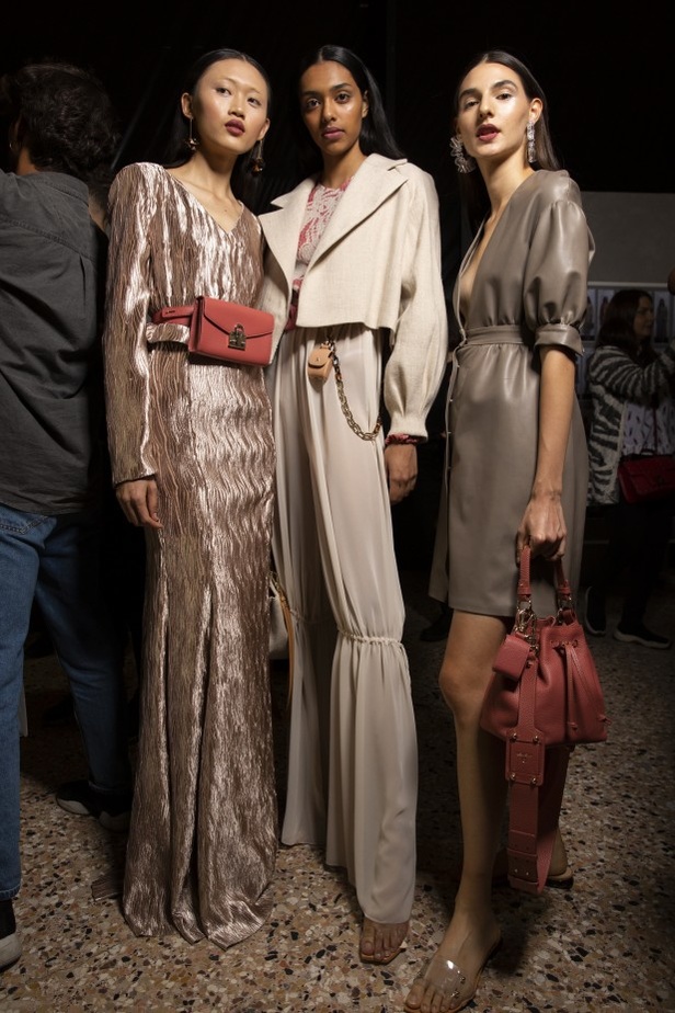 اسبوع الموضة في ميلان 2019 أزياء AIGNER الفاخرة لربيع وصيف 2020