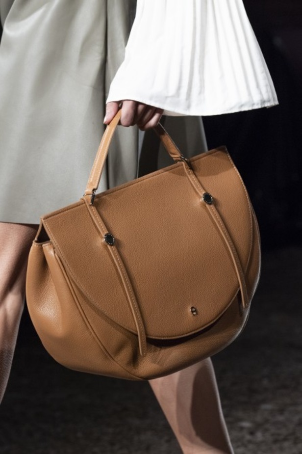 اسبوع الموضة في ميلان 2019 أزياء AIGNER الفاخرة لربيع وصيف 2020