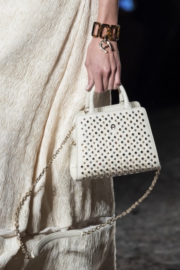 اسبوع الموضة في ميلان 2019 أزياء AIGNER الفاخرة لربيع وصيف 2020