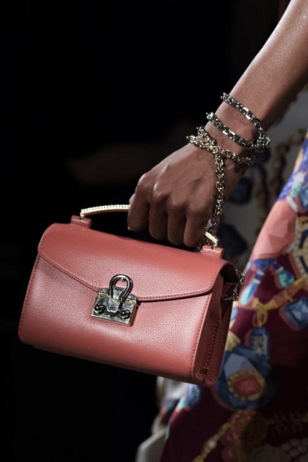 اسبوع الموضة في ميلان 2019 أزياء AIGNER الفاخرة لربيع وصيف 2020