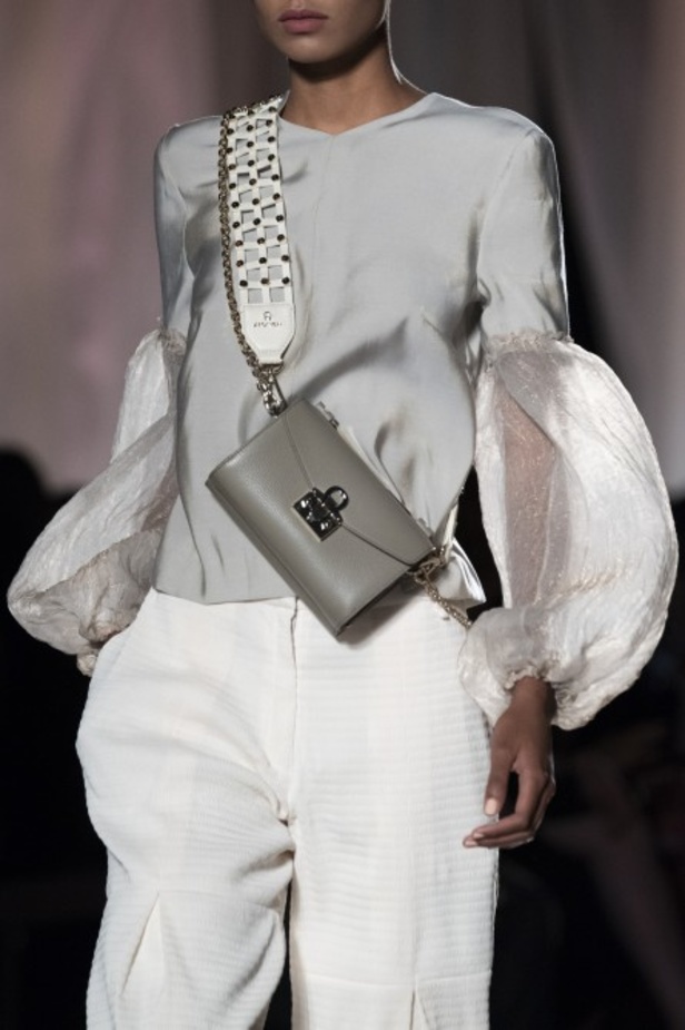 اسبوع الموضة في ميلان 2019 أزياء AIGNER الفاخرة لربيع وصيف 2020