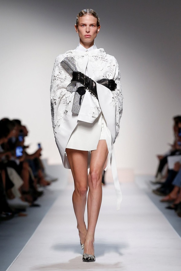 اسبوع الموضة في ميلان 2019 عرض أزياء ERMANNO SCERVINO لربيع وصيف 2020