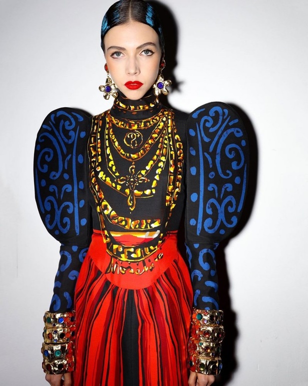 اسبوع الموضة في ميلان 2019  اخر صيحات MOSCHINO  لربيع وصيف 2020  