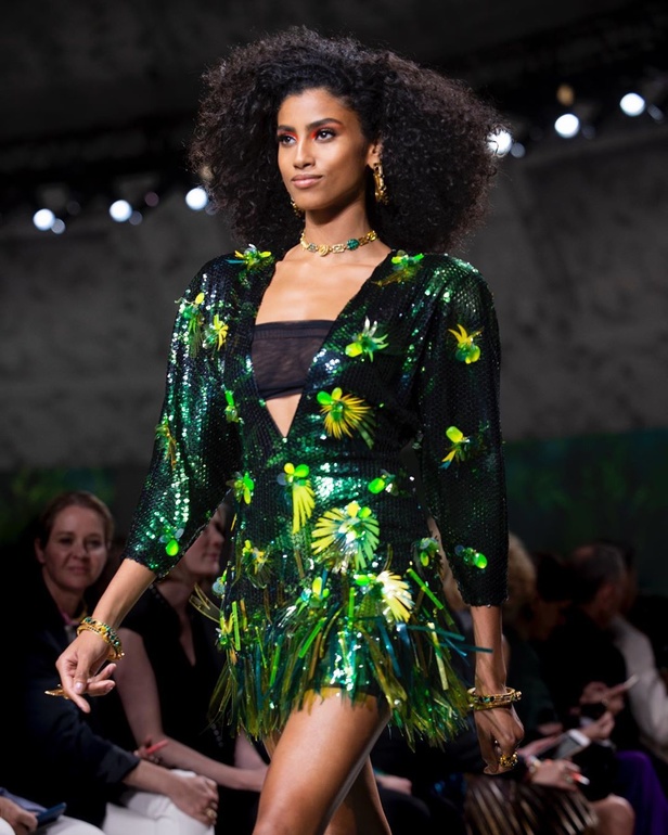 اسبوع الموضة في ميلان 2019 عرض أزياء VERSACE لربيع وصيف 2020