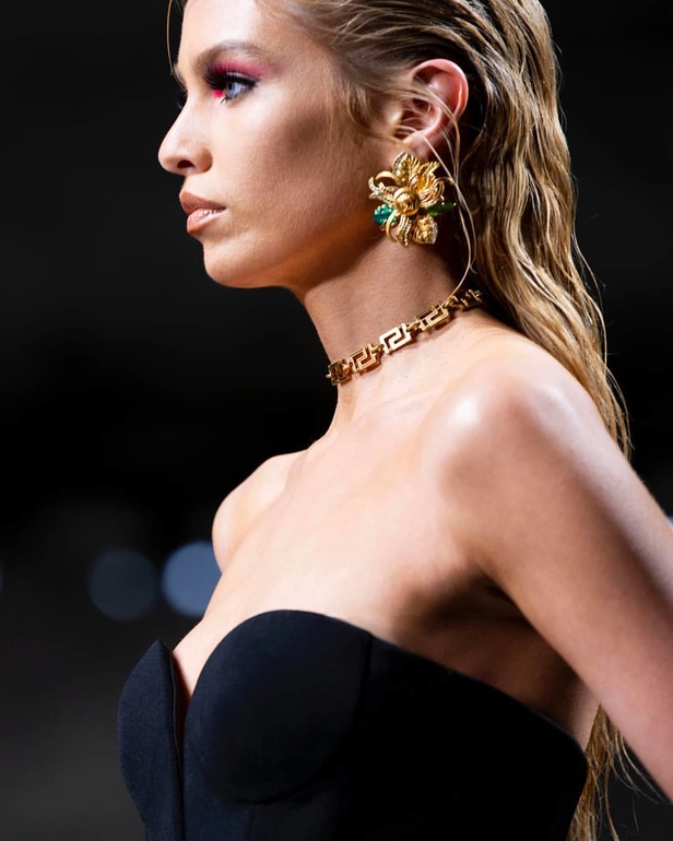 اسبوع الموضة في ميلان 2019 عرض أزياء VERSACE لربيع وصيف 2020
