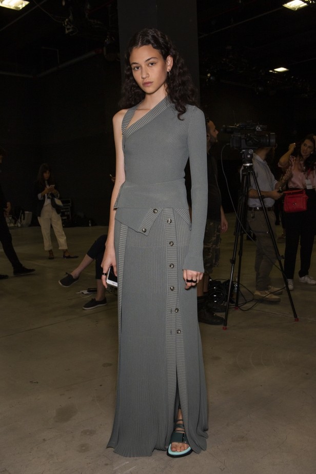 الأنوثة المفعمة بالرومانسية المعاصرة مع مجموعة Sportmax لربيع وصيف 2020