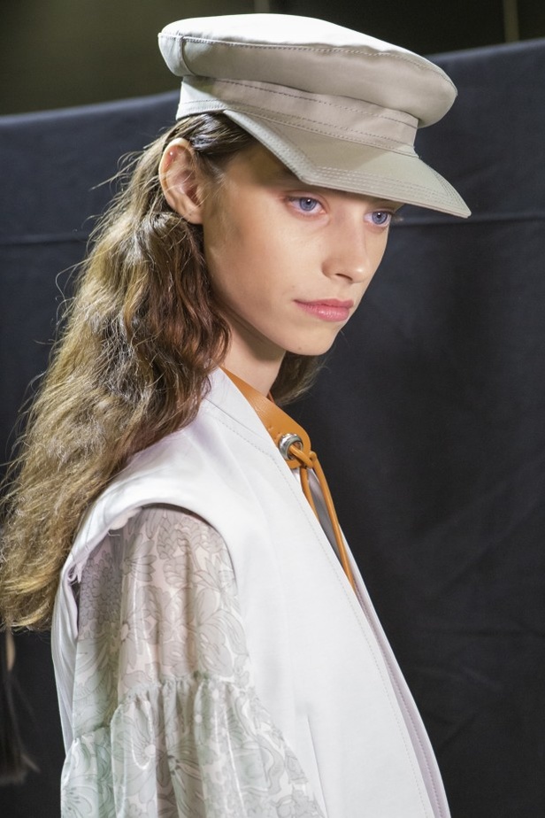 الأنوثة المفعمة بالرومانسية المعاصرة مع مجموعة Sportmax لربيع وصيف 2020