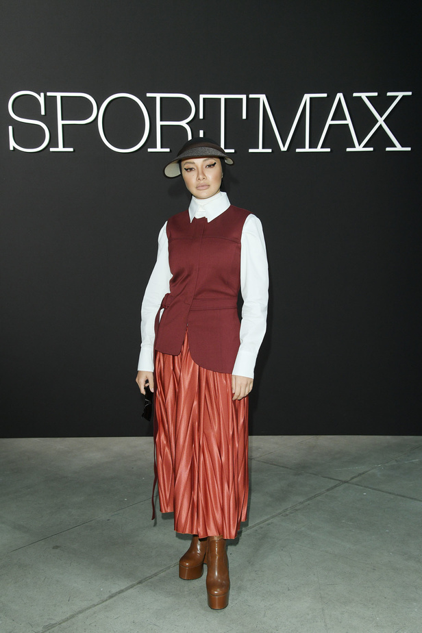 الأنوثة المفعمة بالرومانسية المعاصرة مع مجموعة Sportmax لربيع وصيف 2020