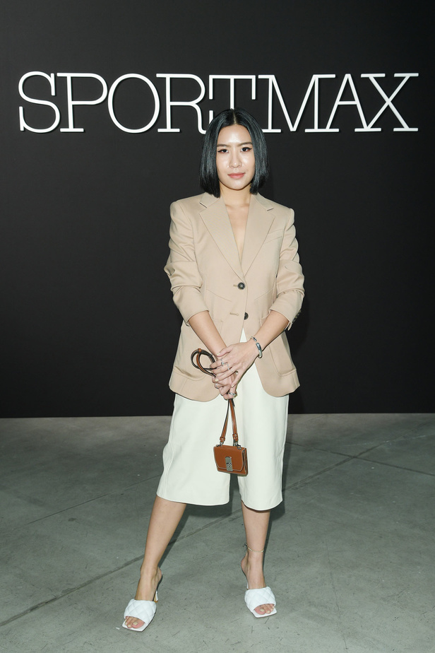 الأنوثة المفعمة بالرومانسية المعاصرة مع مجموعة Sportmax لربيع وصيف 2020