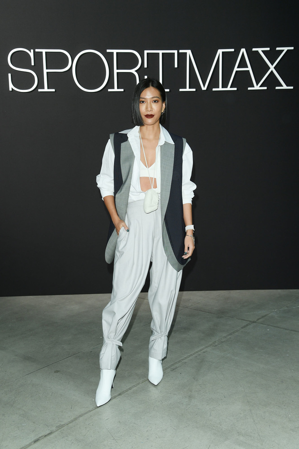 الأنوثة المفعمة بالرومانسية المعاصرة مع مجموعة Sportmax لربيع وصيف 2020
