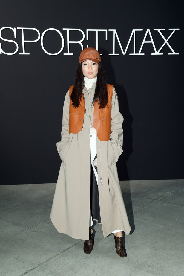 الأنوثة المفعمة بالرومانسية المعاصرة مع مجموعة Sportmax لربيع وصيف 2020