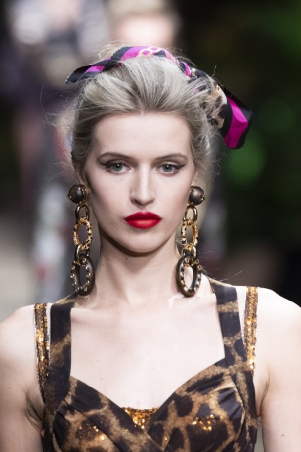 تصاميم عكست الألوان والمرح في عرض Dolce & Gabbana