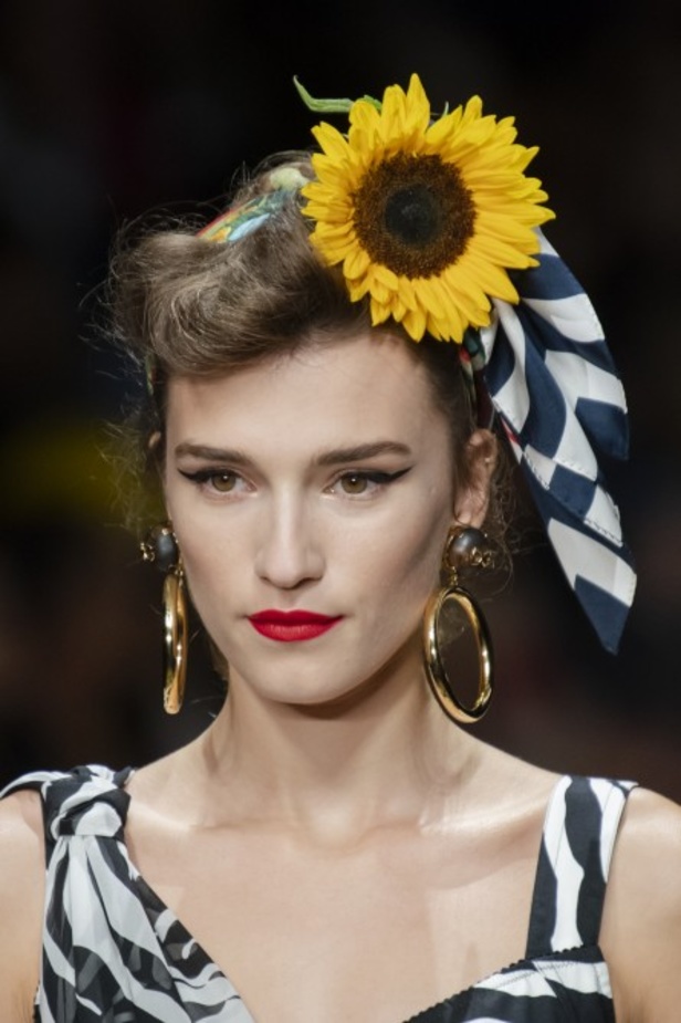 تصاميم عكست الألوان والمرح في عرض Dolce & Gabbana