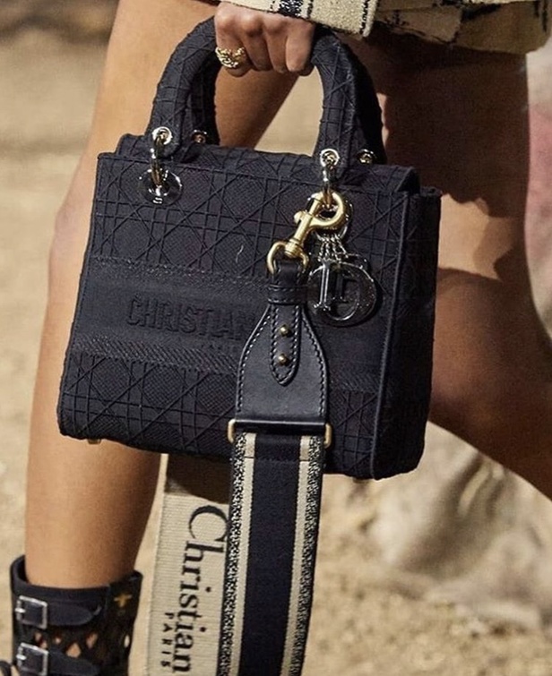 اسبوع الموضة في باريس 2019 ازياء MAISON DIOR الفاخرة لربيع وصيف 2020