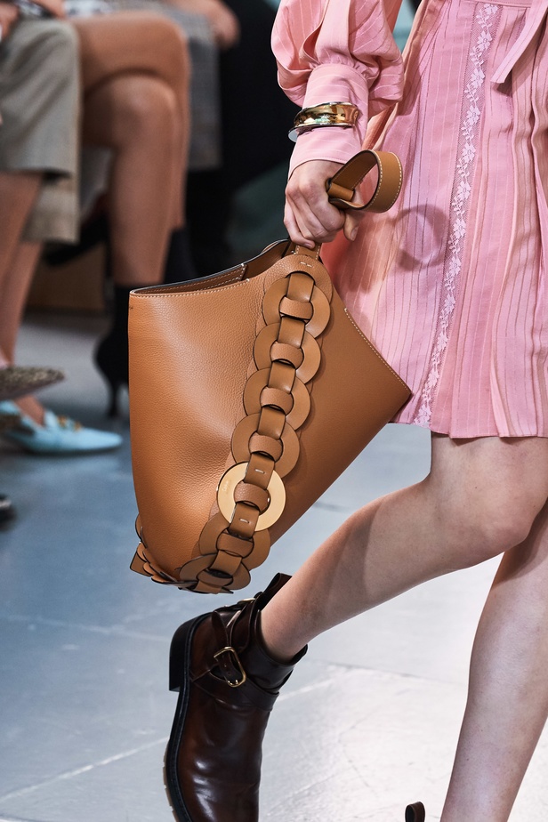 اسبوع الموضة في باريس 2019 ازياء CHLOE الجاهزة لربيع وصيف 2020