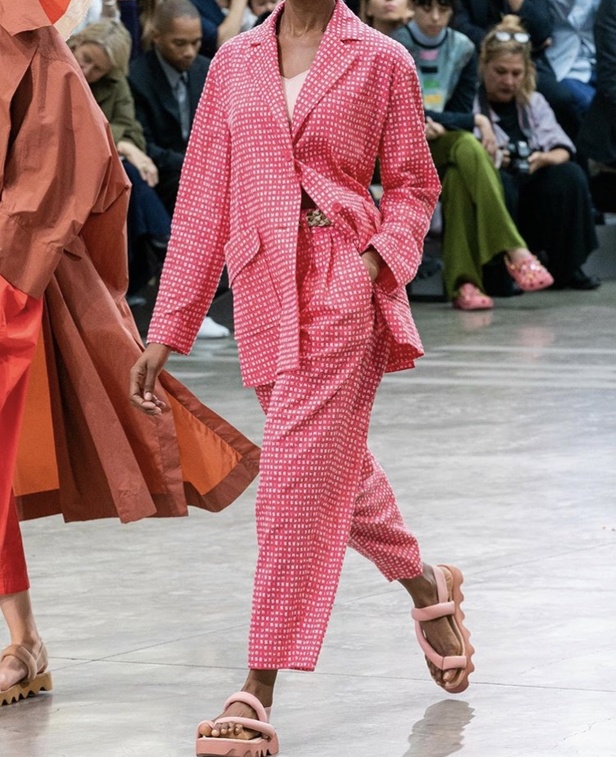 عرض مجموعة Issey Miyake ربيع وصيف 2020 