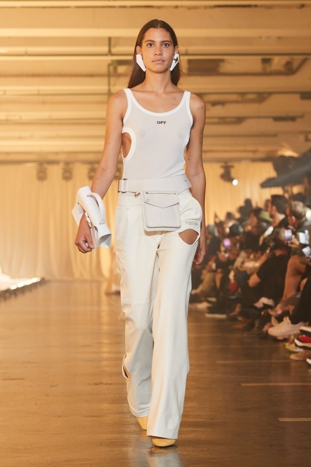 عرض مجموعة Off white بحس رياضي فاخر 