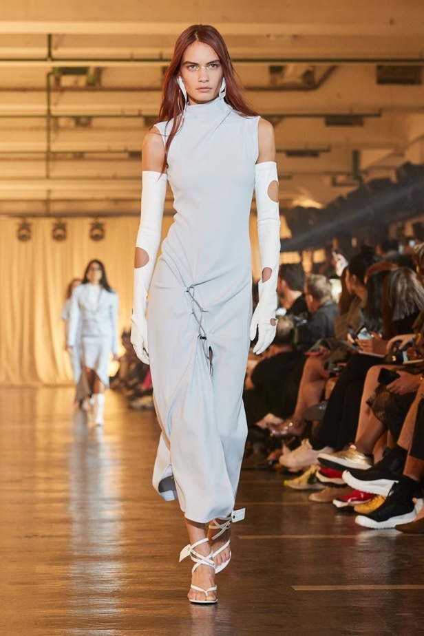 عرض مجموعة Off white بحس رياضي فاخر 