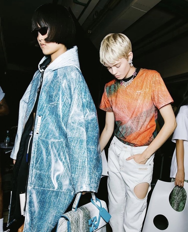 عرض مجموعة Off white بحس رياضي فاخر 