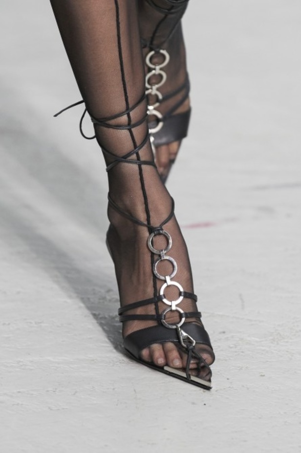 اسبوع الموضة في باريس 2019 عرض أزياء MUGLER لربيع وصيف 2020