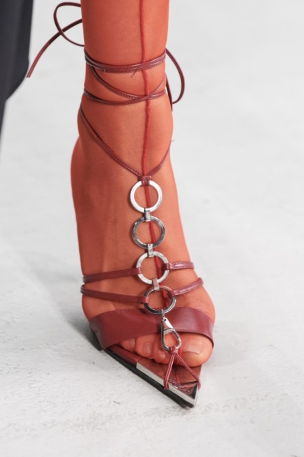 اسبوع الموضة في باريس 2019 عرض أزياء MUGLER لربيع وصيف 2020