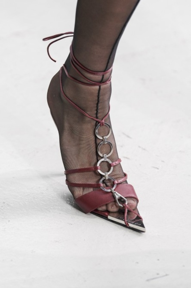 اسبوع الموضة في باريس 2019 عرض أزياء MUGLER لربيع وصيف 2020