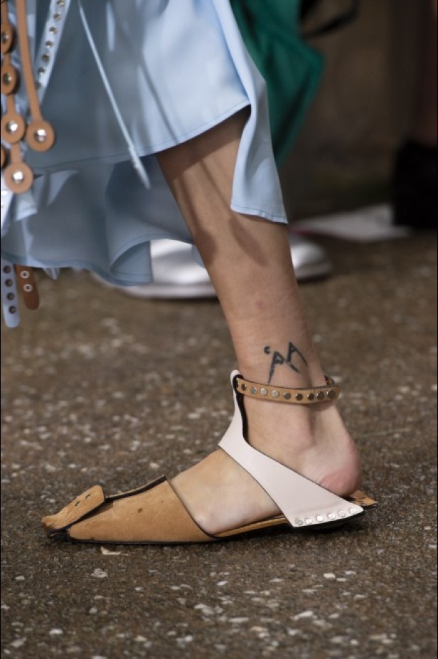 اسبوع الموضة في باريس 2019 عرض أزياء LANVIN لربيع وصيف 2020