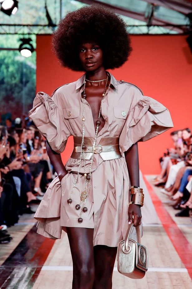 اسبوع الموضة في باريس 2019 مجموعة ايلي صعب الفاخرة لربيع وصيف 2020