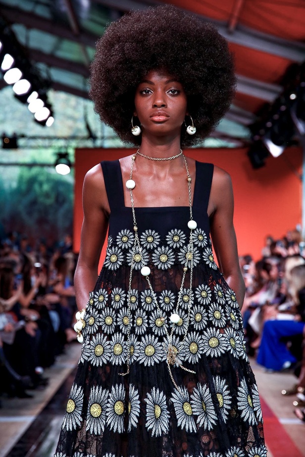 اسبوع الموضة في باريس 2019 مجموعة ايلي صعب الفاخرة لربيع وصيف 2020