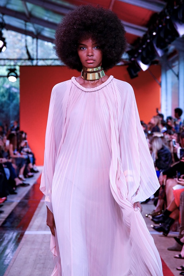 اسبوع الموضة في باريس 2019 مجموعة ايلي صعب الفاخرة لربيع وصيف 2020