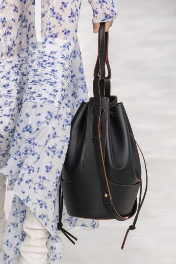 اسبوع الموضة في باريس 2019 مجموعة لويفي لربيع وصيف 2020