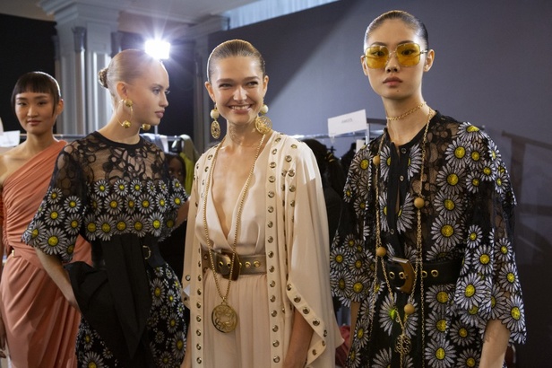 اسبوع الموضة في باريس 2019 مجموعة ايلي صعب الفاخرة لربيع وصيف 2020