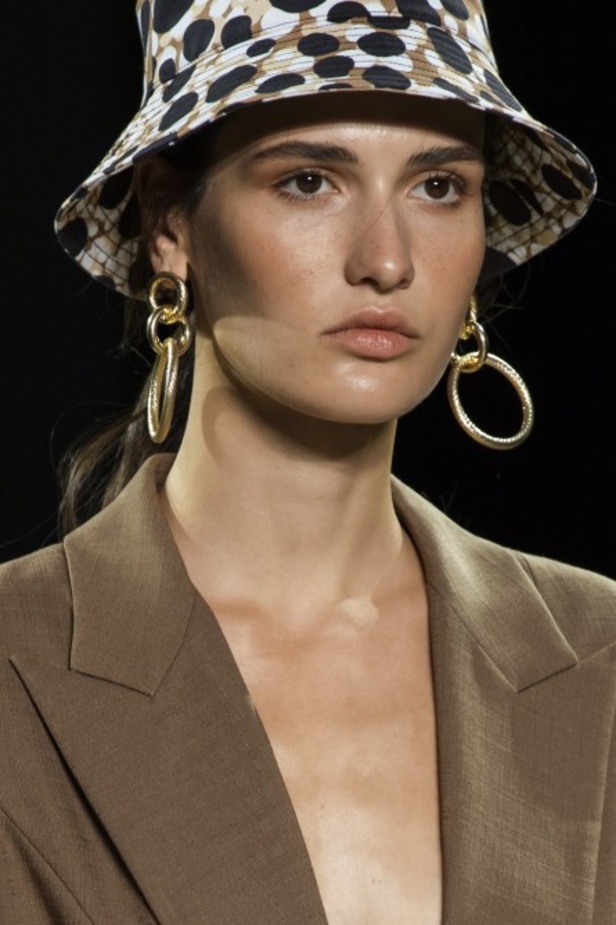  اسبوع الموضة في نيويورك 2019 ابرز صيحات أزياء و اكسسوارات ELIE TAHARI لربيع وصيف 2020 