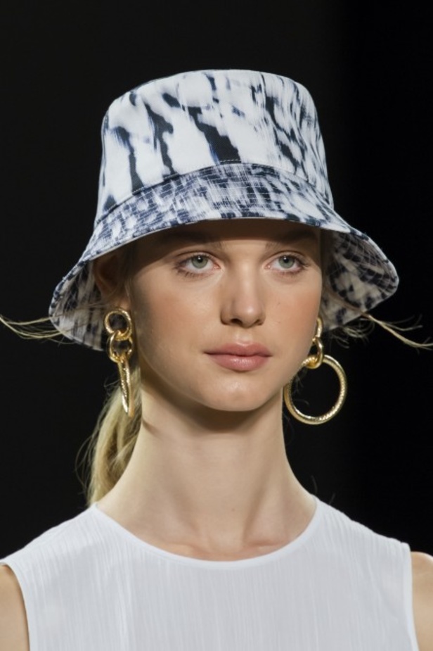  اسبوع الموضة في نيويورك 2019 ابرز صيحات أزياء و اكسسوارات ELIE TAHARI لربيع وصيف 2020 