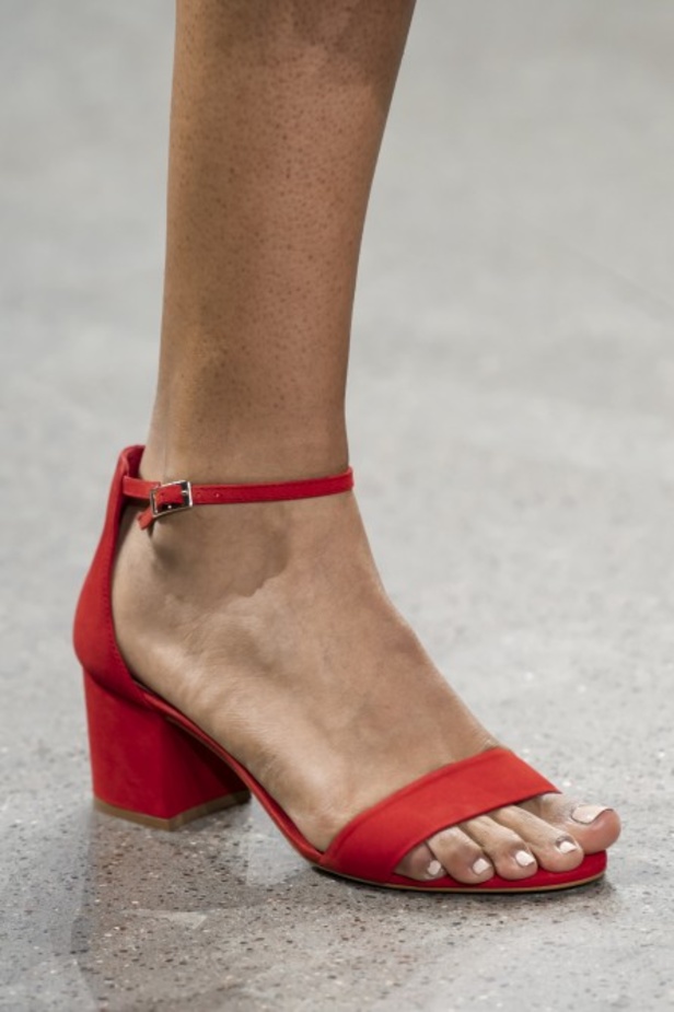  اسبوع الموضة في نيويورك 2019 ابرز صيحات أزياء و اكسسوارات ELIE TAHARI لربيع وصيف 2020 