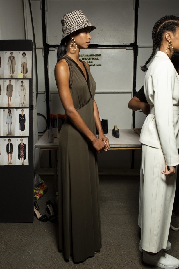  اسبوع الموضة في نيويورك 2019 ابرز صيحات أزياء و اكسسوارات ELIE TAHARI لربيع وصيف 2020 