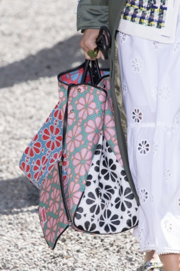 عرض أزياء كيت سبايد لموسم ربيع وصيف 2020