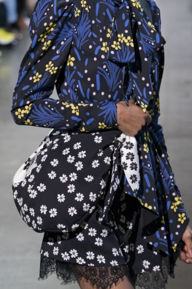 مجموعة Self Portrait للألبسة الجاهزة لخريف 2019