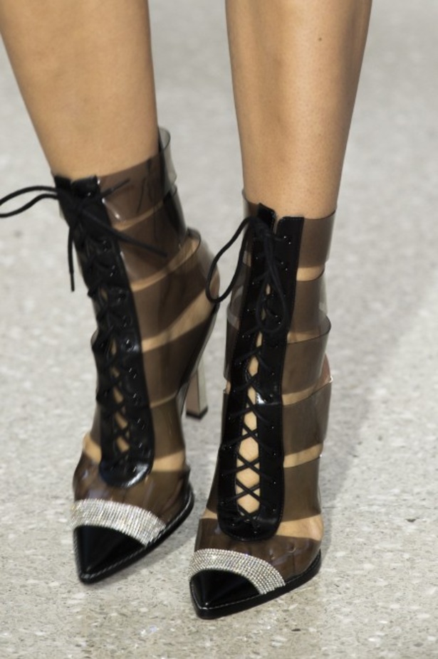 مجموعة Christian Siriano  للألبسة الجاهزة لموسم خريف 2019