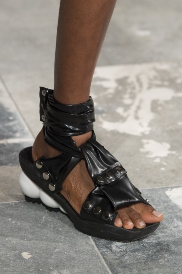 مجموعة Christopher Kane لخريف 2019