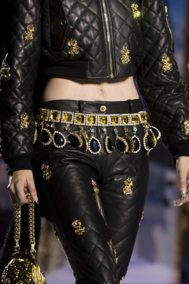 مجموعة Moschino  للألبسة الجاهزة لخريف و شتاء 2019