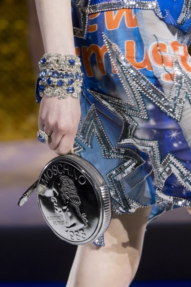 مجموعة Moschino  للألبسة الجاهزة لخريف و شتاء 2019