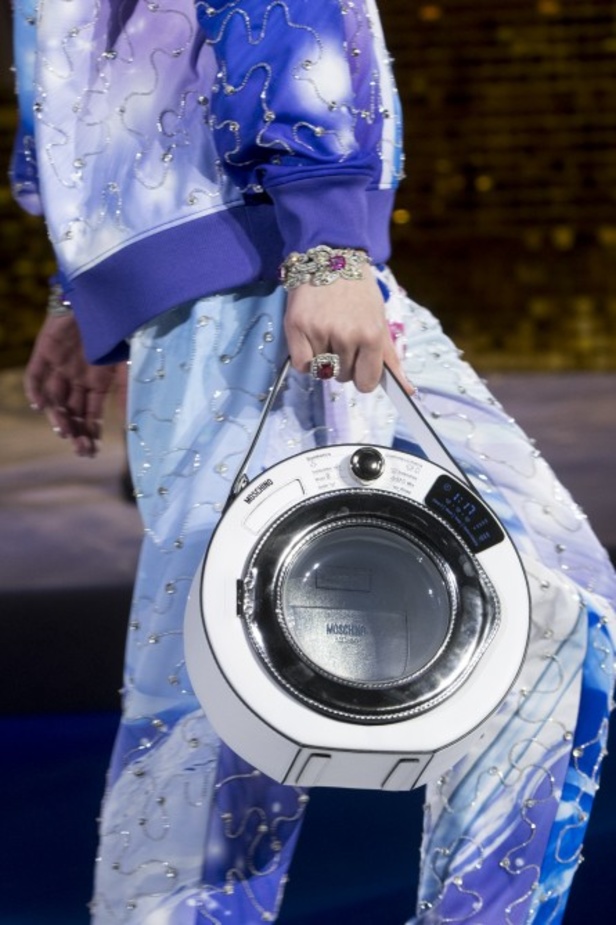 مجموعة Moschino  للألبسة الجاهزة لخريف و شتاء 2019